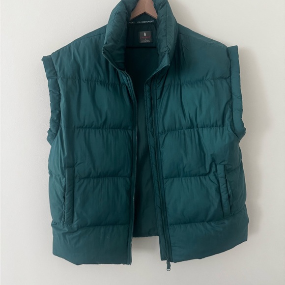 Free People In A Bubble Teal Puffer Vest -sz small  (brilliant forest) - Picture 5 of 7